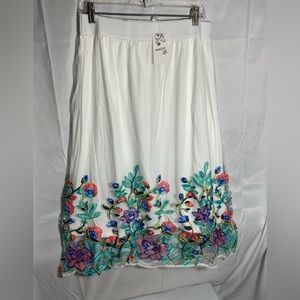 Magic, White and floral skirt, size 1X